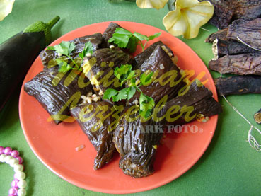 Yarmalı Quru Badımcan Dolması