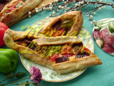 Sosiskalı Pide