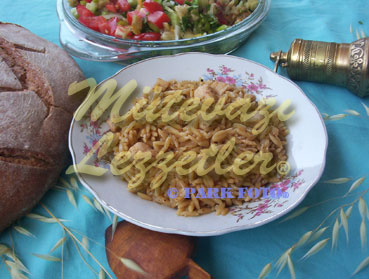 Toyuqlu Şəhəriyə Plovu